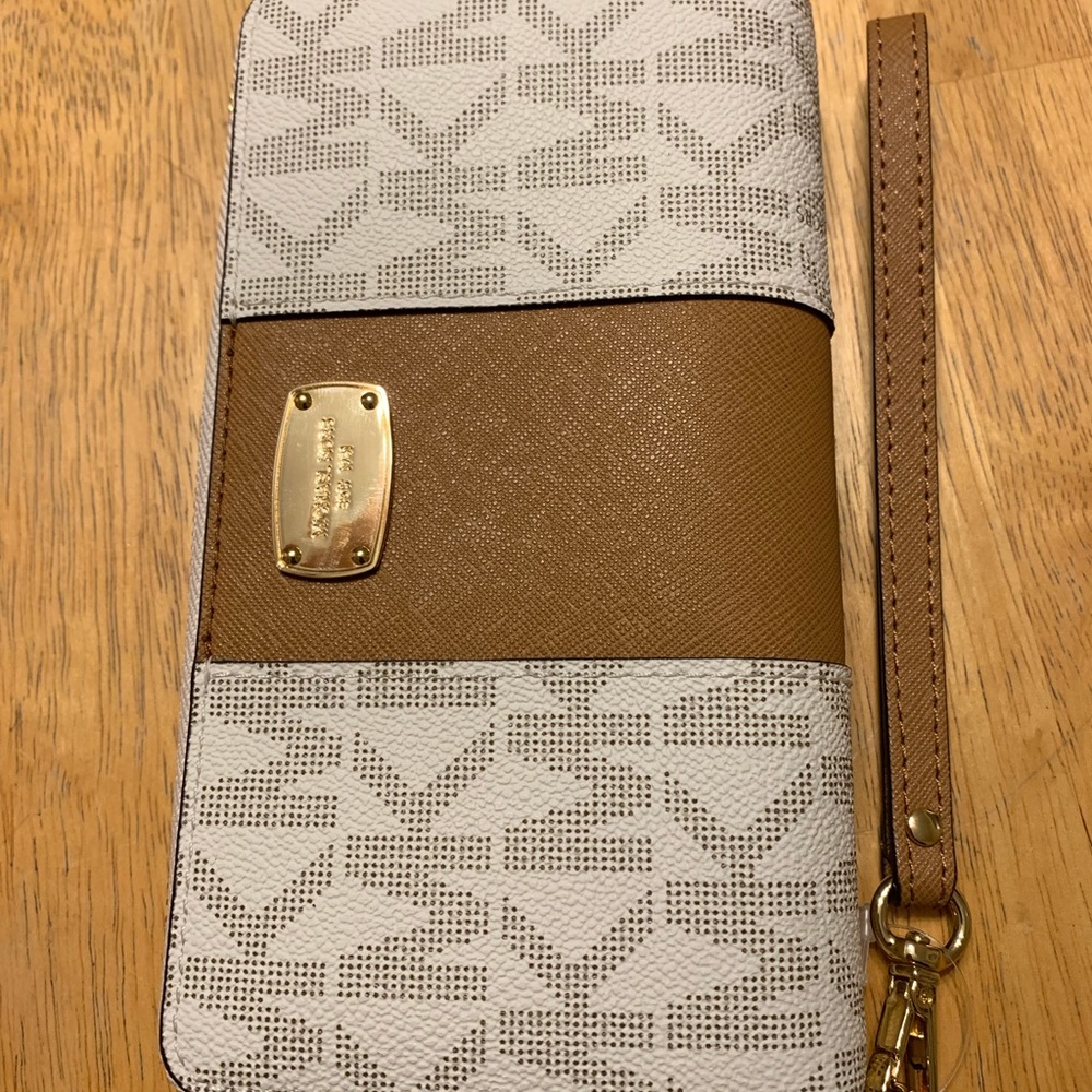 NWOT Michael Kors Wristlet